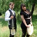 Dúo folk con fusión celta e ibérica actuando en eventos culturales en España