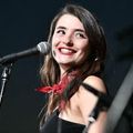 Violinista y cantante actuando en eventos privados con música en directo en Madrid