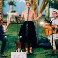 Guitarrista profesional actuando en boda en Sevilla