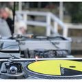 Boka Vinyl DJ till din till din firmafest.jpg