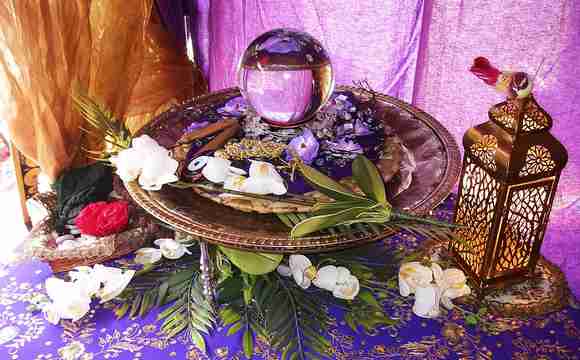 Event Wahrsagerin Wahrsager mit Wahrsagerzelt Orient Deko Zelt Shaila die Wuestenblume Kartenlegerin Hellseherin Medium Orakel