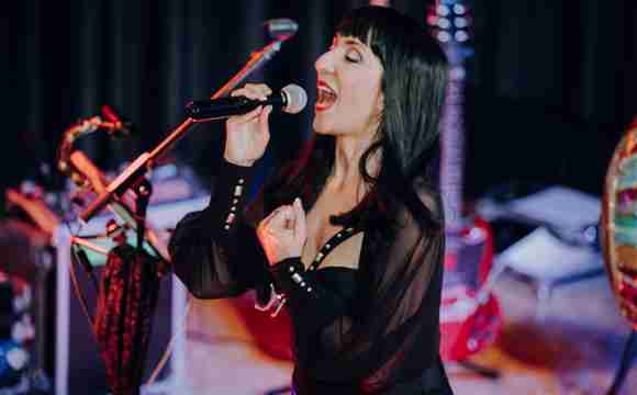 Sängerin Cherin live Cover.jpg
