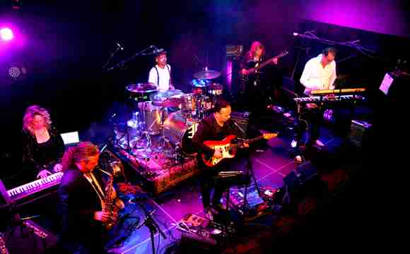 The Soul Disco Tribute Band olv Alex Manuputty