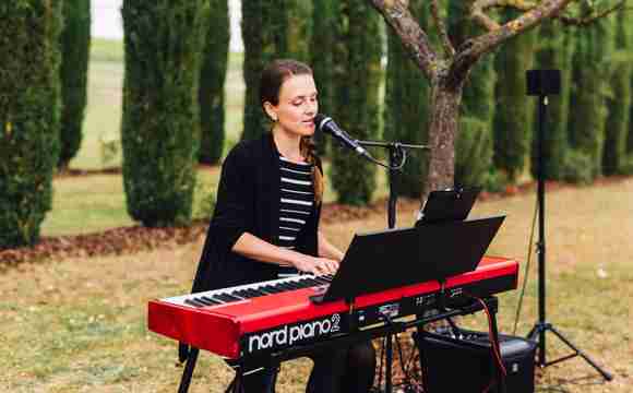 Sängerin Pianistin buchen