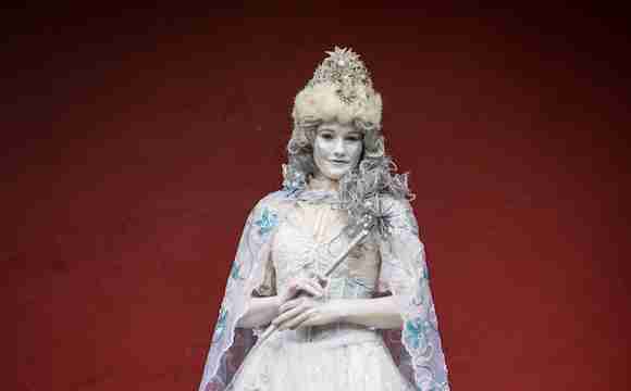Levende statue isdronning