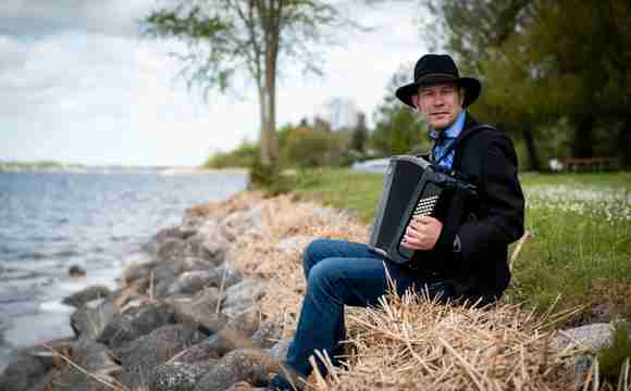 book din musikere hos Evenses!