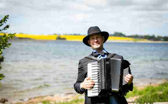 book din musikere hos Evenses!
