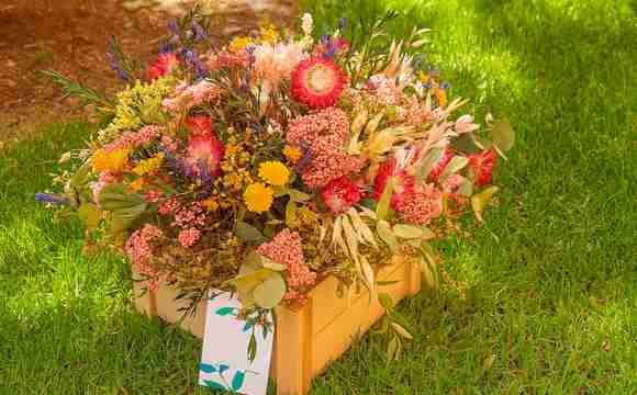 Montaje floral realizado con atención al detalle y materiales seleccionados con mimo.