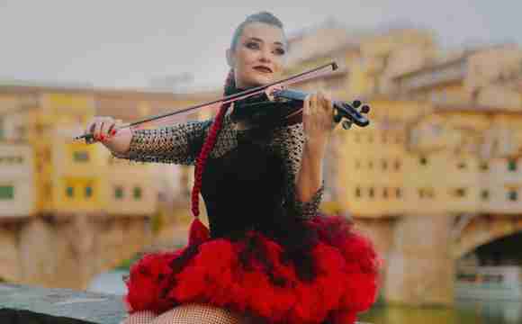 Espectáculo musical adaptable con violinista y voz en Madrid