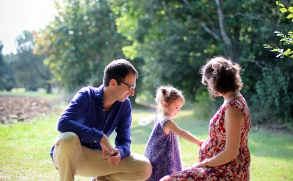 familia en la naturaleza foto