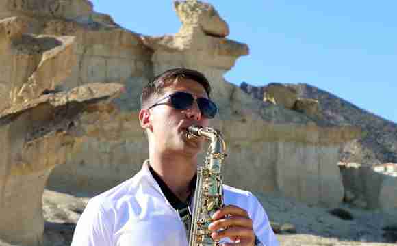 Música de saxofón en eventos corporativos y sociales