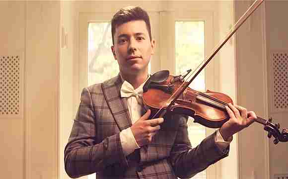 Contrata a nuestro violinista para darle un toque de musica clasica a tu evento
