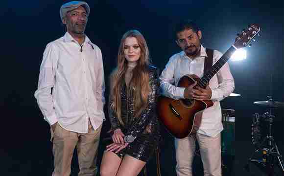 Trío acústico para eventos con clase
