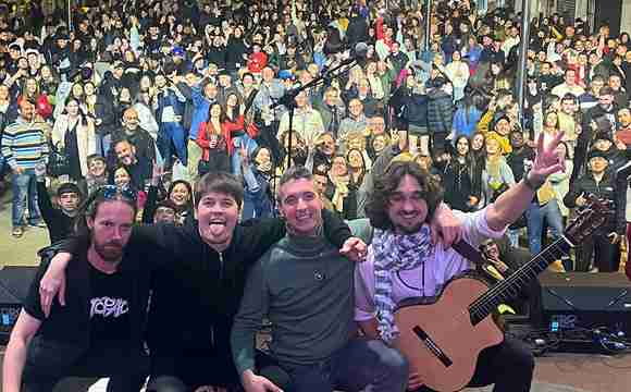 Banda tributo a Estopa animando las fiestas patronales con rumbas inolvidables.