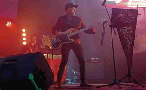 Cantante del tributo a Elvis Presley