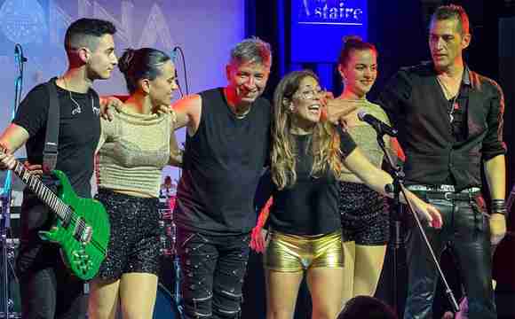 Final del show con todo el equipo sobre el escenario tras un repaso electrizante por los grandes éxitos de Madonna.
