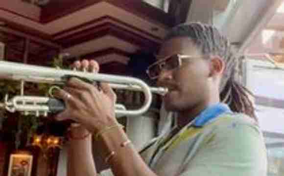Beat & Brass Madrid mezcla trompeta en vivo con ritmos de DJ para un ambiente único y lleno de energía en tus eventos