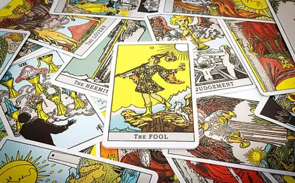  Contrata a Peter Tarot