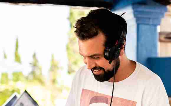 Contratar DJ en Ibiza