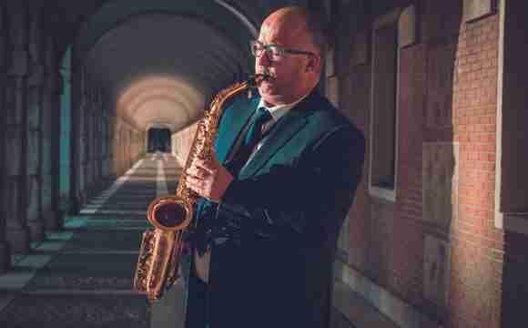 Disfruta de la magia del saxofón con Saxofonista MA.