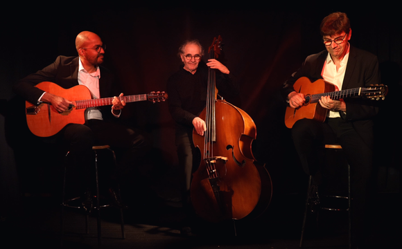 Autour de Django Moonflower