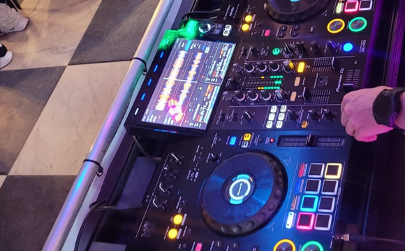 DJ San huren
