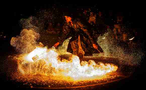 City of Wings Upside down acro svanwilde(at)pm