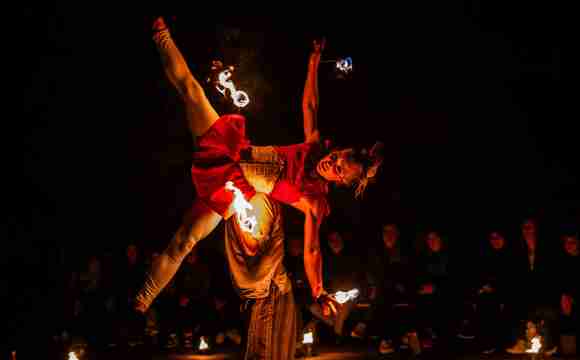 City of Wings Upside down acro svanwilde(at)pm