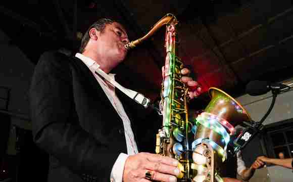 De Sax Man van onder cut