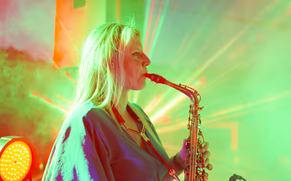 Monique on Sax boeken