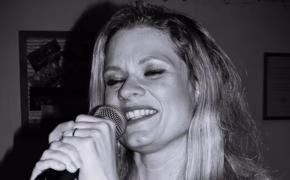 Zangeres Maaike van The Promise