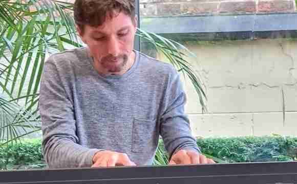 Pianist Tom