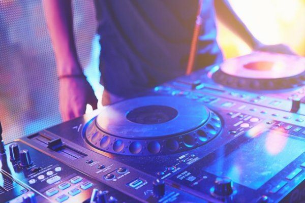 dj-mixtafel-club (640x427).jpg