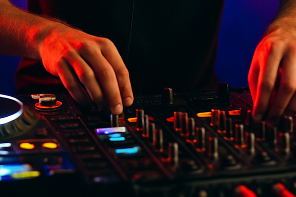 DJ