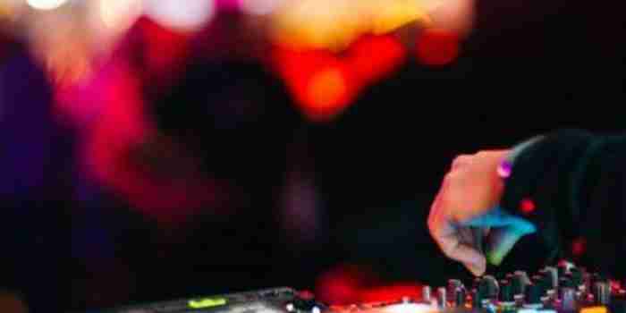 Disco-DJ-boeken-bruiloft-verjaardag.jpg