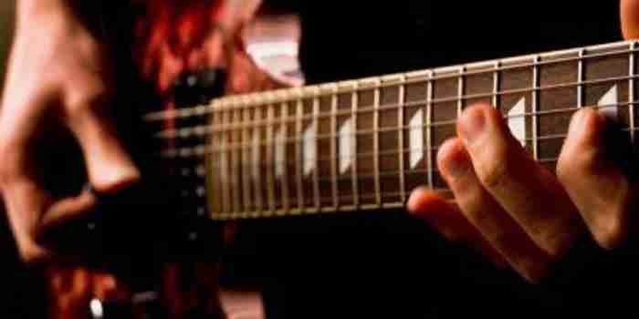 dj-met-gitarist-inhuren-feest