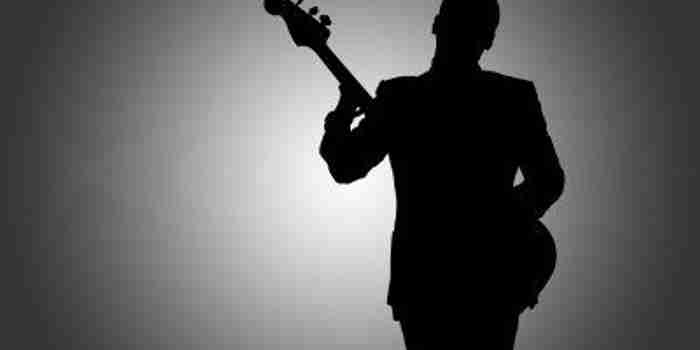 zanger-gitarist-silhouette