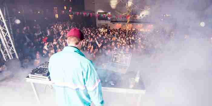 Boka hyr vinyl DJ till din fest, event, bröllop