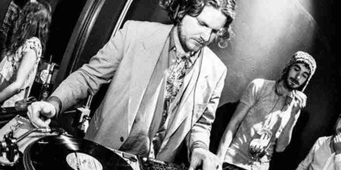 Boka hyr vinyl DJ till din fest, event, bröllop