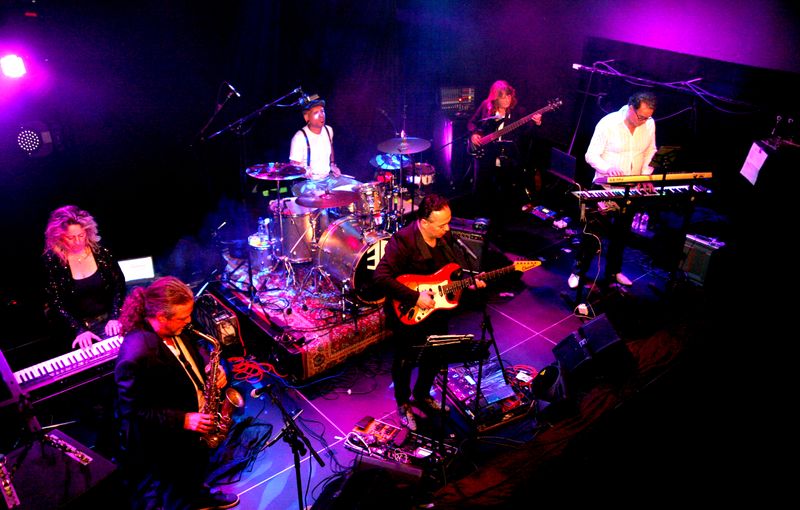 The Soul Disco Tribute Band olv Alex Manuputty