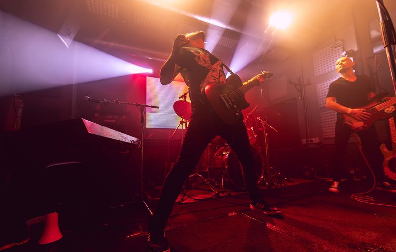 Grupo tributo recreando el sonido alternativo y electrónico de Muse