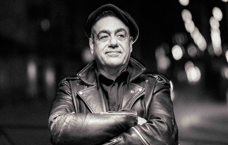 Dúo musical con repertorio bilingüe en evento social