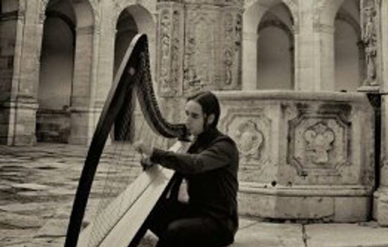 Arpista de Madrid para eventos corporativos y fiestas de pueblo