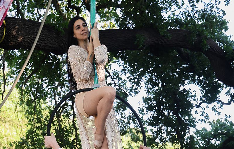 Caruso - Acrobacia y voz al unísono