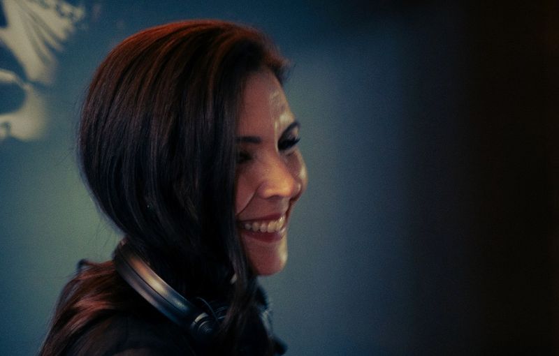 Empatía, presencia y una selección musical muy bien pensada.