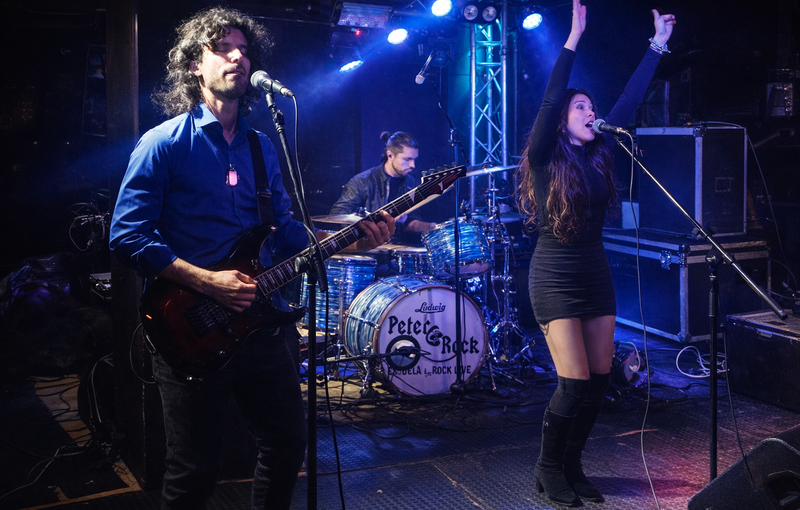 Concierto de clásicos del pop y rock internacional en fiesta privada