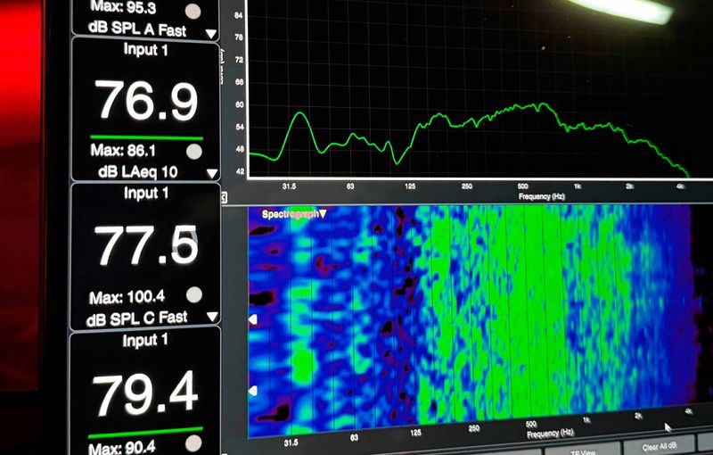 Montaje de sonido profesional con Edwin, técnico de audio