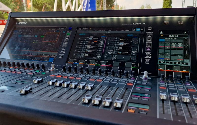 Sonorización en directo con equipo propio en bodas y festivales