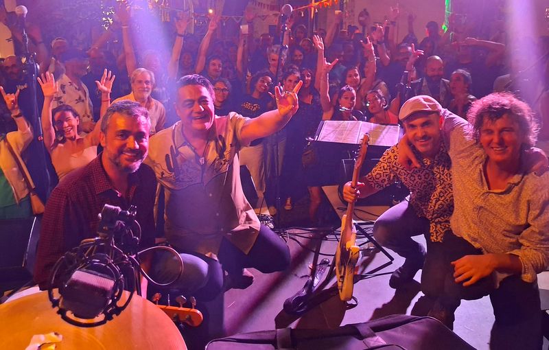 Cuarteto de blues rock actuando en festival de música