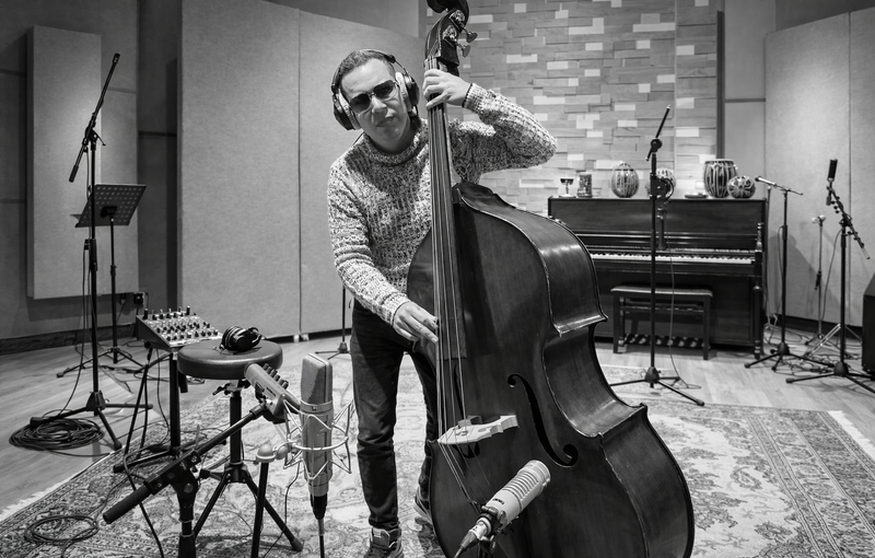 Banda latina creando ambiente festivo en celebración